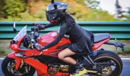 网红机车小鱼吃瓜事件,揭秘网络红人的争议瞬间